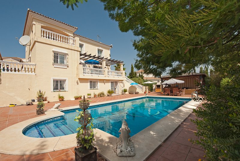 Costa del Sol Villa - Prijsverlaging! villa met 4 slaapkamers in Coin, op slechts 20 minuten van Marbella en Fuengirola